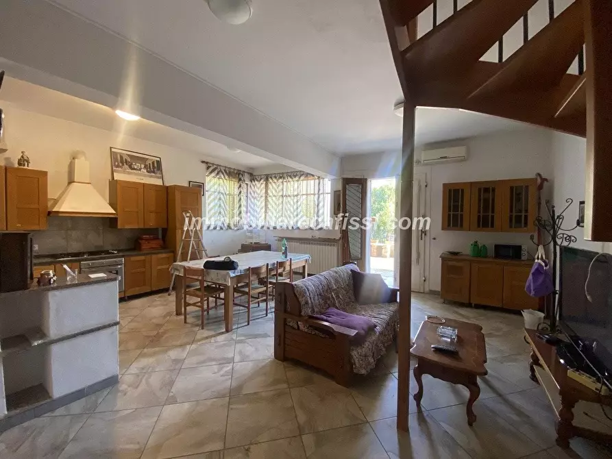 Immagine 15 di Casa semindipendente in vendita  a Carmignano