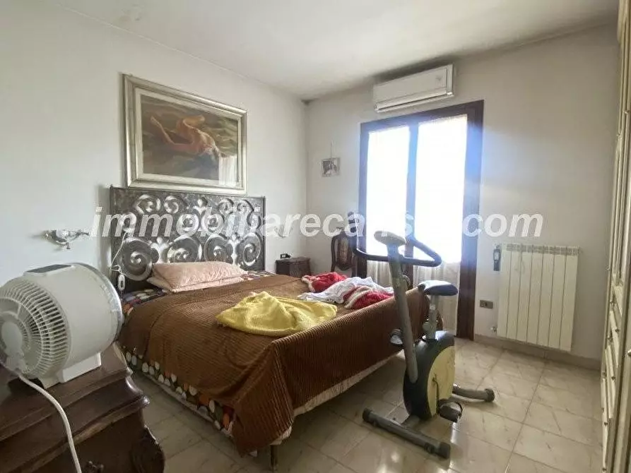 Immagine 9 di Casa semindipendente in vendita  a Carmignano