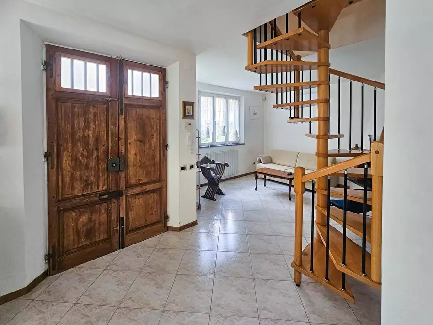 Immagine 2 di Casa indipendente in vendita  a Cascina