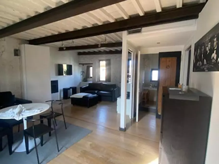 Immagine 1 di Loft/Open space in affitto  a Lucca