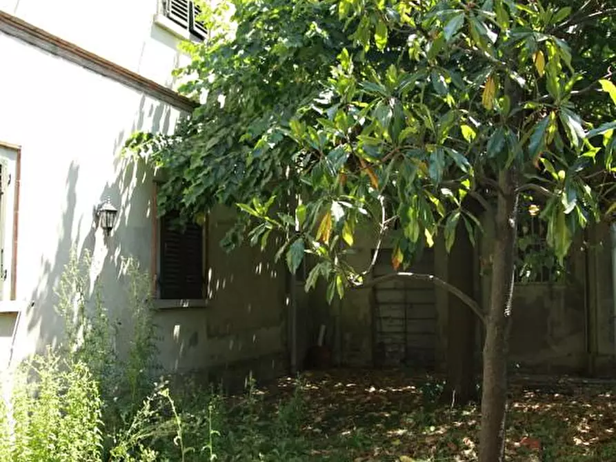 Immagine 2 di Villa in vendita  a Cascina