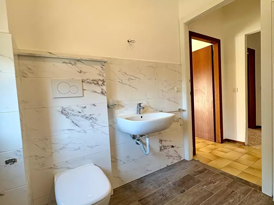 Immagine 18 di Appartamento in vendita  a Cascina