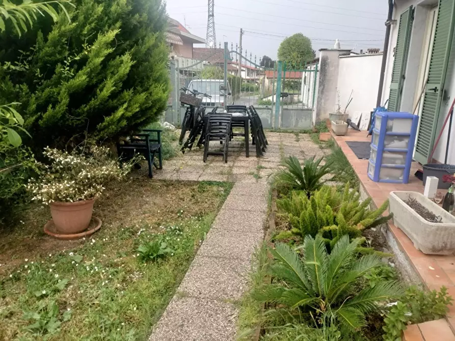 Immagine 3 di Casa semindipendente in vendita  a Massa