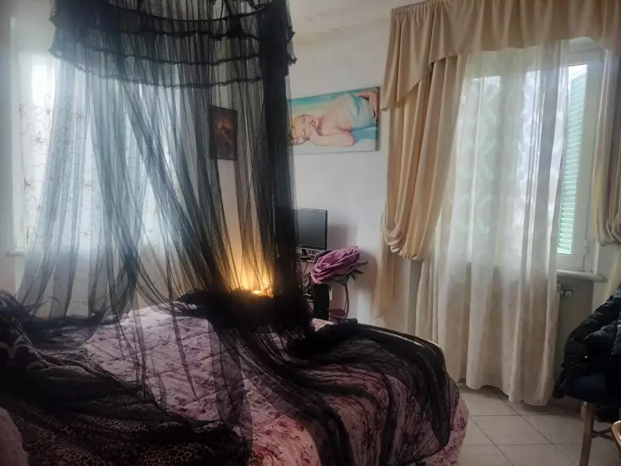 Immagine 10 di Casa semindipendente in vendita  a Massa