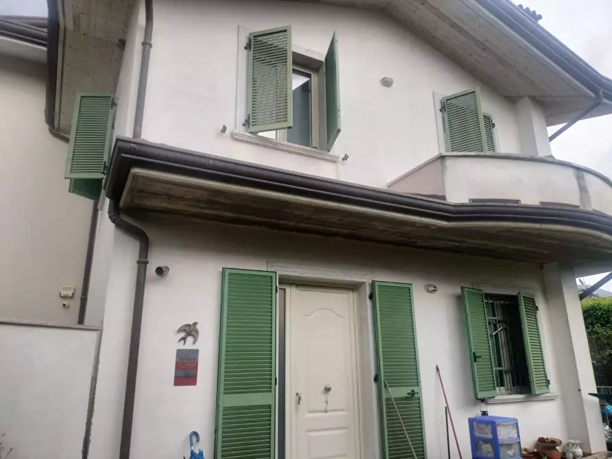 Immagine 5 di Casa semindipendente in vendita  a Massa