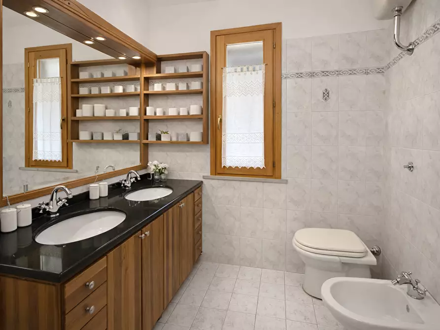 Immagine 8 di Villetta a schiera in vendita  a Calci