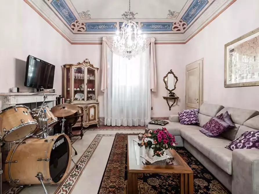 Immagine 2 di Villa in vendita  a San Giuliano Terme