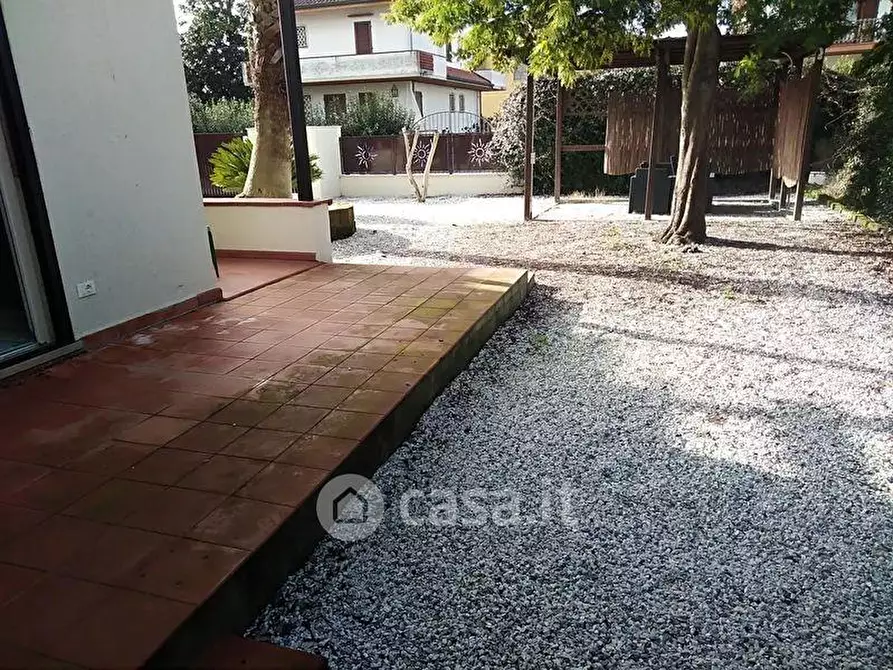 Immagine 4 di Casa bifamiliare in vendita  a Montignoso