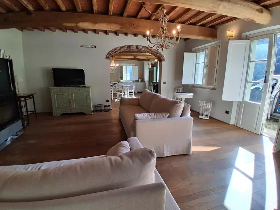 Immagine 12 di Rustico / casale in vendita  a Capannori