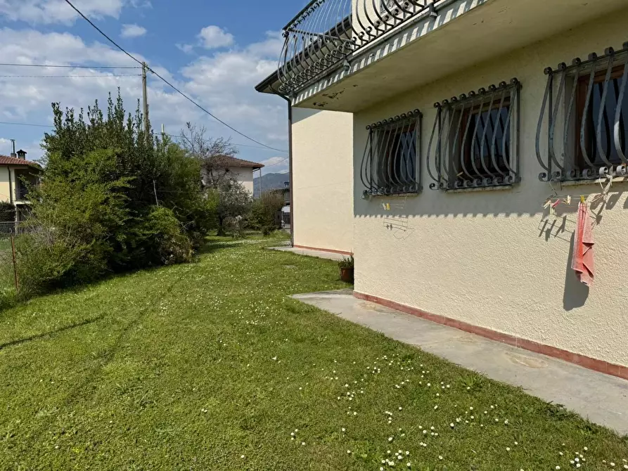 Immagine 2 di Villa in vendita  a Montignoso