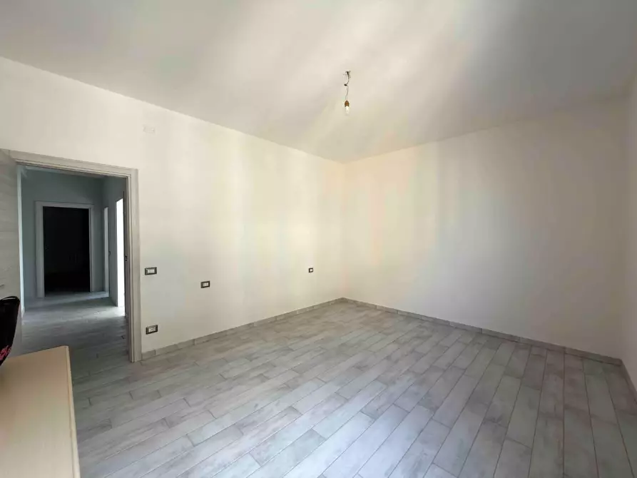 Immagine 11 di Appartamento in affitto  a Lucca