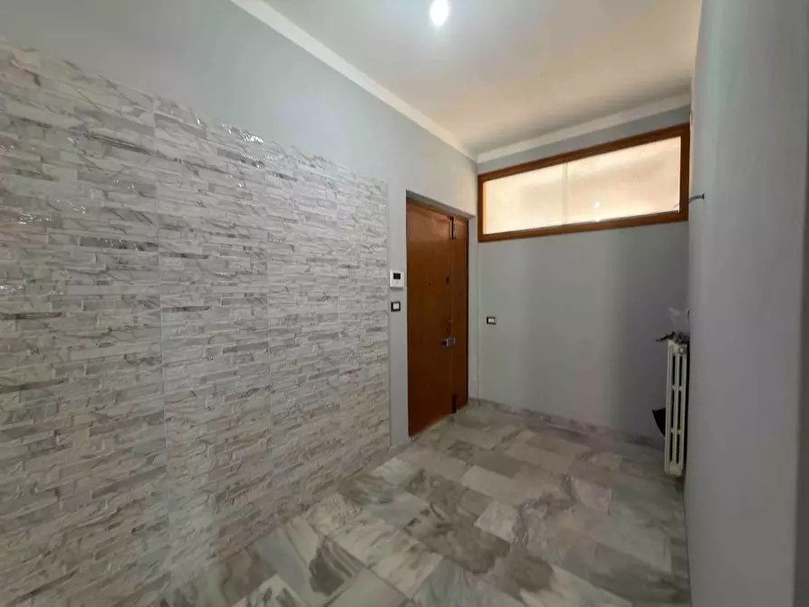 Immagine 25 di Appartamento in affitto  a Lucca