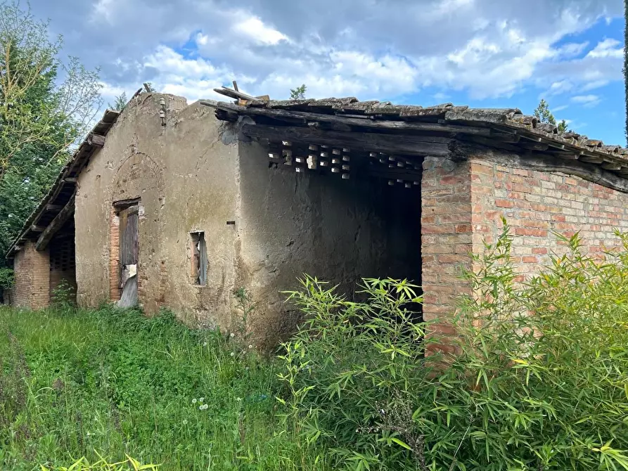 Immagine 3 di Deposito in vendita  a Siena