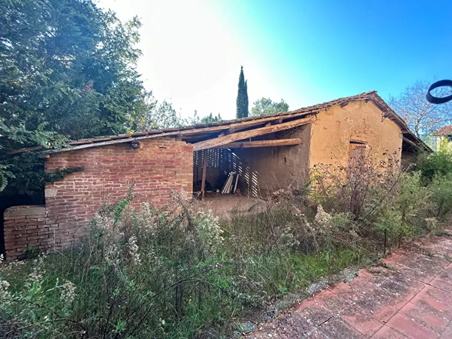 Immagine 4 di Deposito in vendita  a Siena