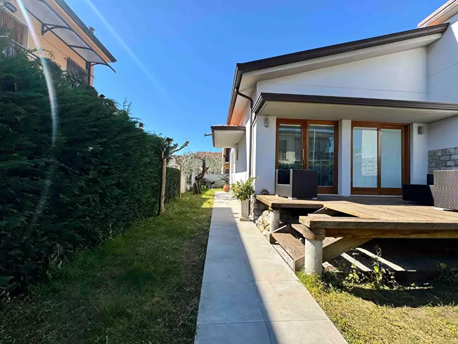 Immagine 26 di Villa in vendita  a Camaiore