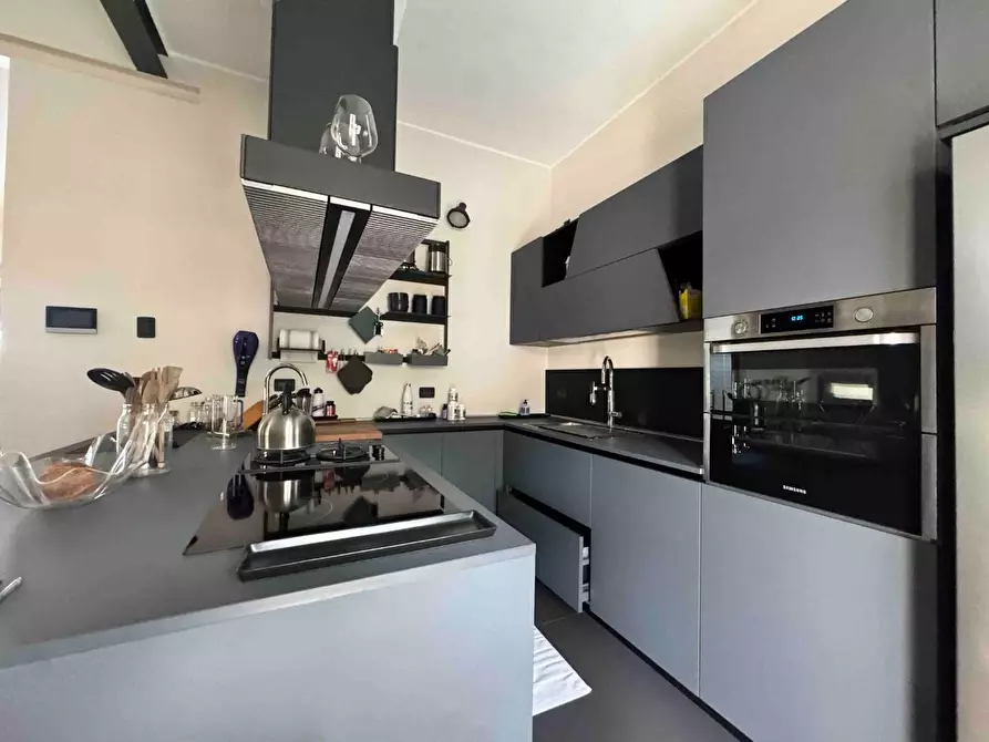 Immagine 4 di Villa in vendita  a Camaiore