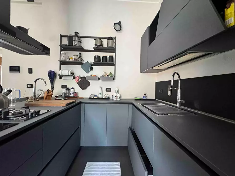 Immagine 7 di Villa in vendita  a Camaiore