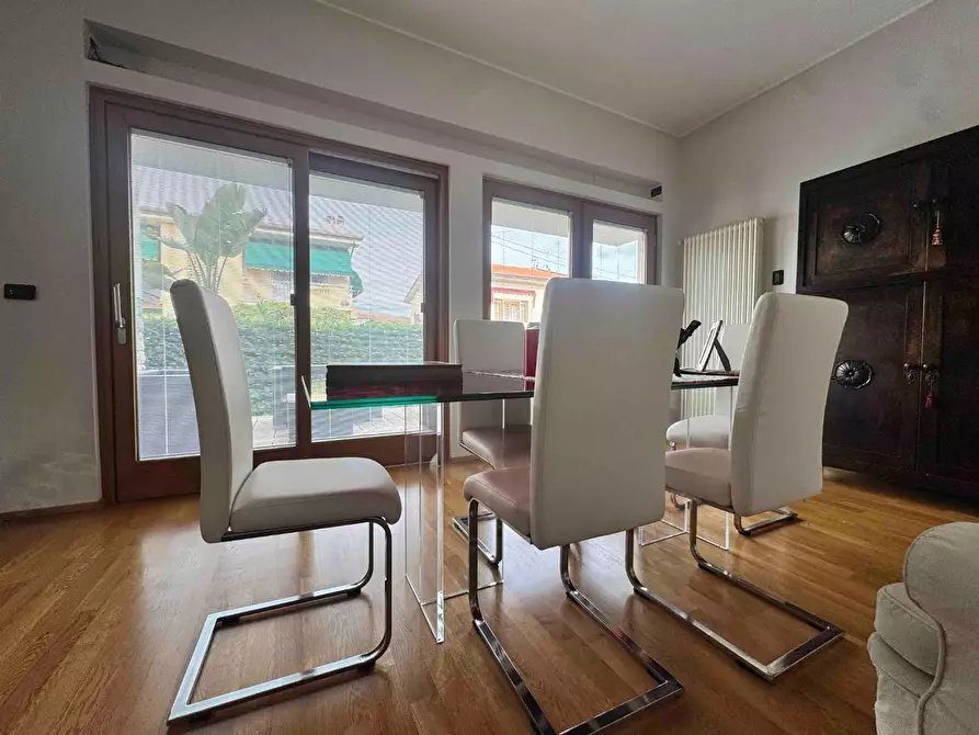 Immagine 5 di Villa in vendita  a Camaiore