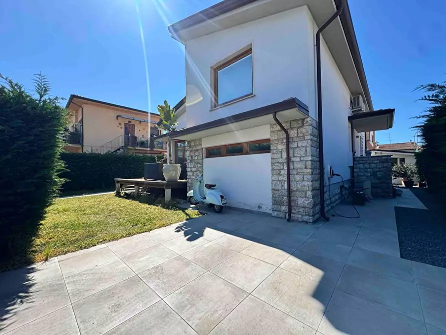 Immagine 27 di Villa in vendita  a Camaiore