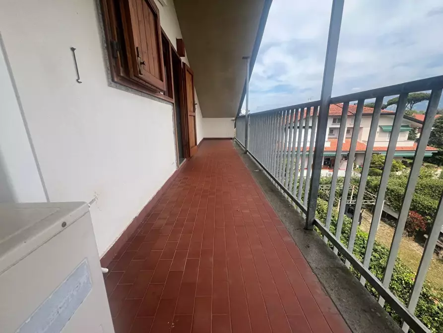 Immagine 11 di Villetta a schiera in vendita  a Camaiore