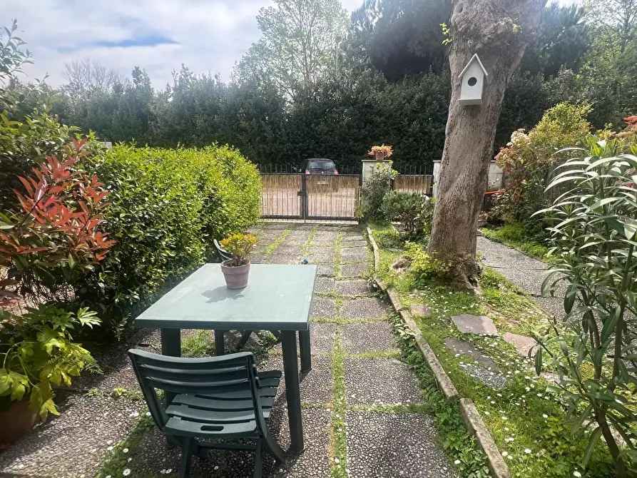 Immagine 2 di Villetta a schiera in vendita  a Camaiore