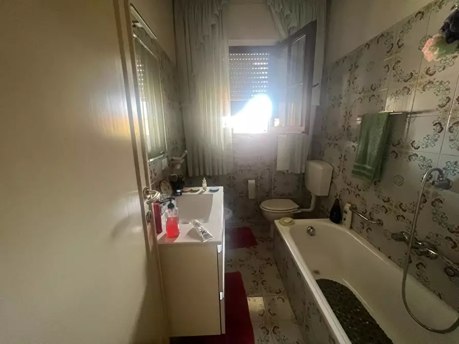 Immagine 17 di Villetta a schiera in vendita  a Camaiore