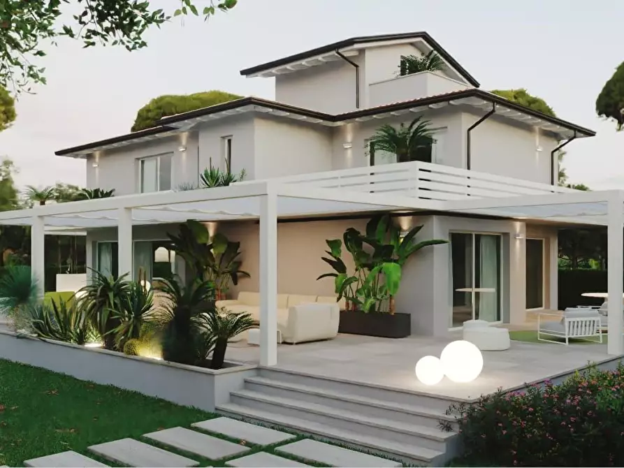 Immagine 5 di Villa in vendita  a Forte Dei Marmi