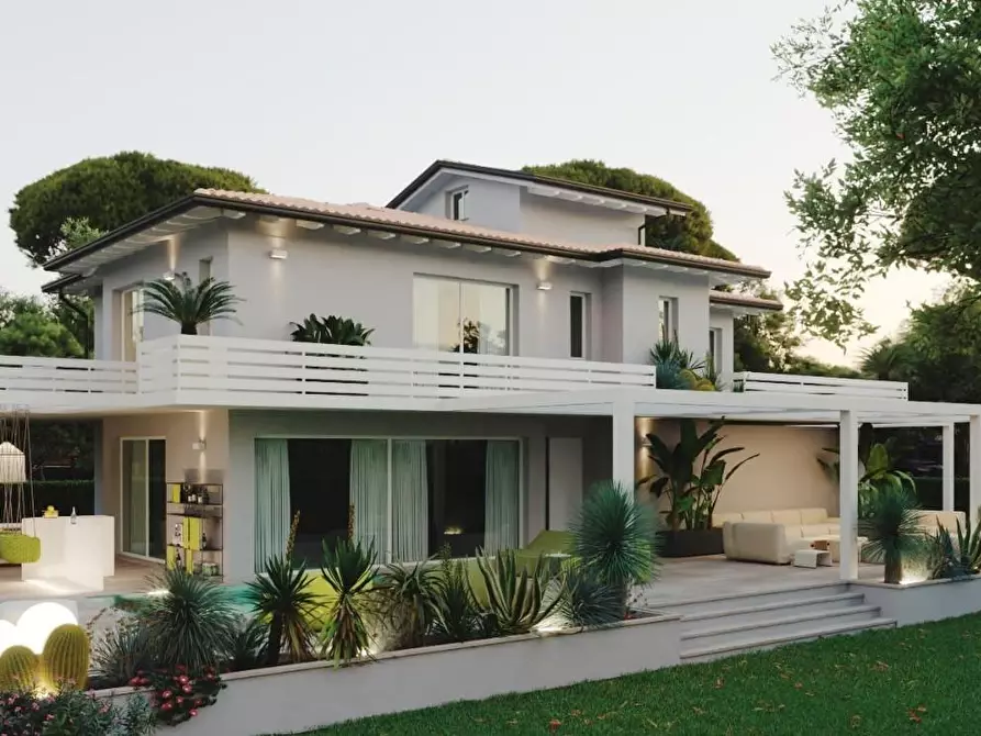 Immagine 3 di Villa in vendita  a Forte Dei Marmi