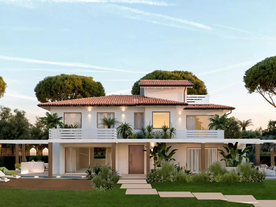 Immagine 1 di Villa in vendita  a Forte Dei Marmi