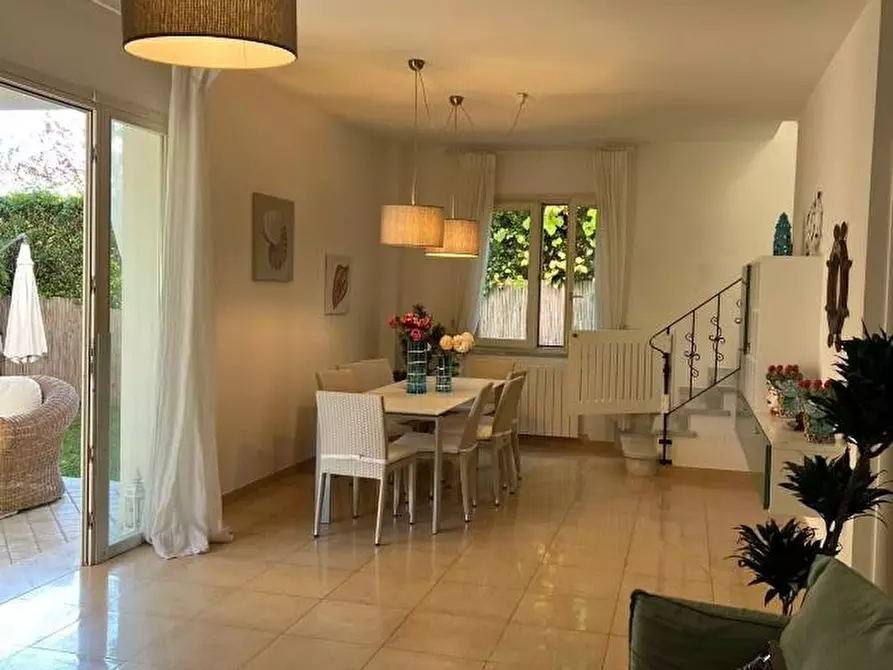 Immagine 15 di Villa in vendita  a Forte Dei Marmi