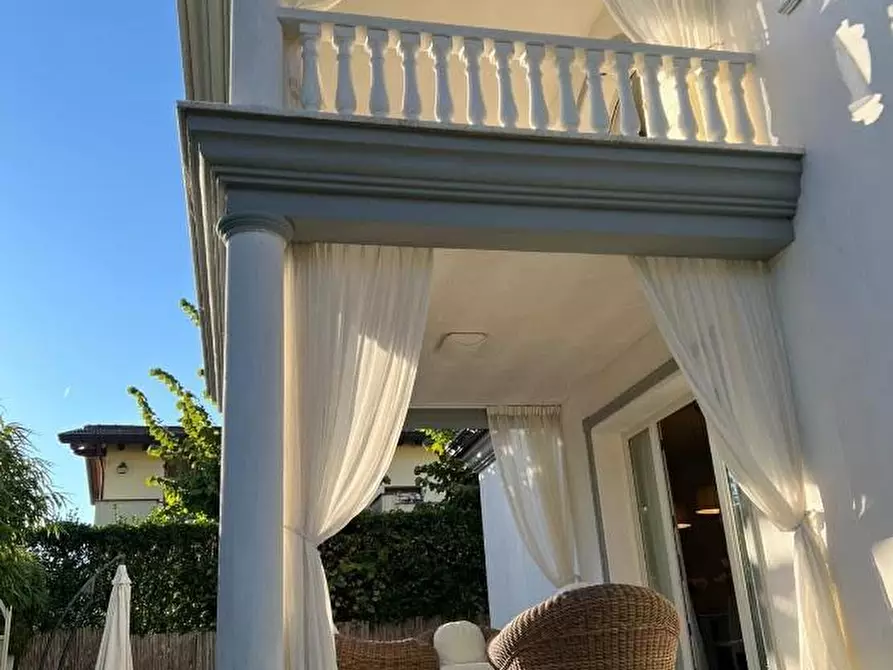 Immagine 6 di Villa in vendita  a Forte Dei Marmi