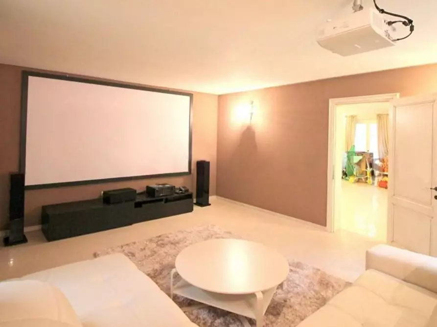 Immagine 17 di Villa in vendita  a Forte Dei Marmi