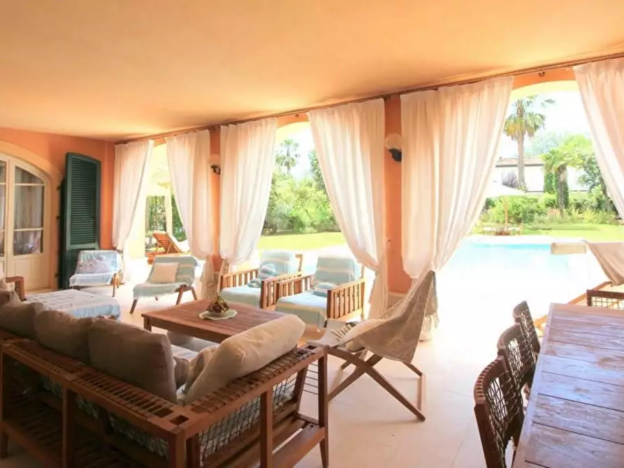 Immagine 26 di Villa in vendita  a Forte Dei Marmi