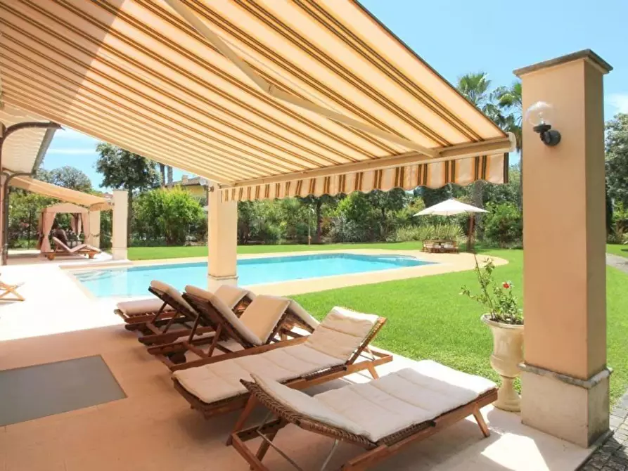 Immagine 11 di Villa in vendita  a Forte Dei Marmi