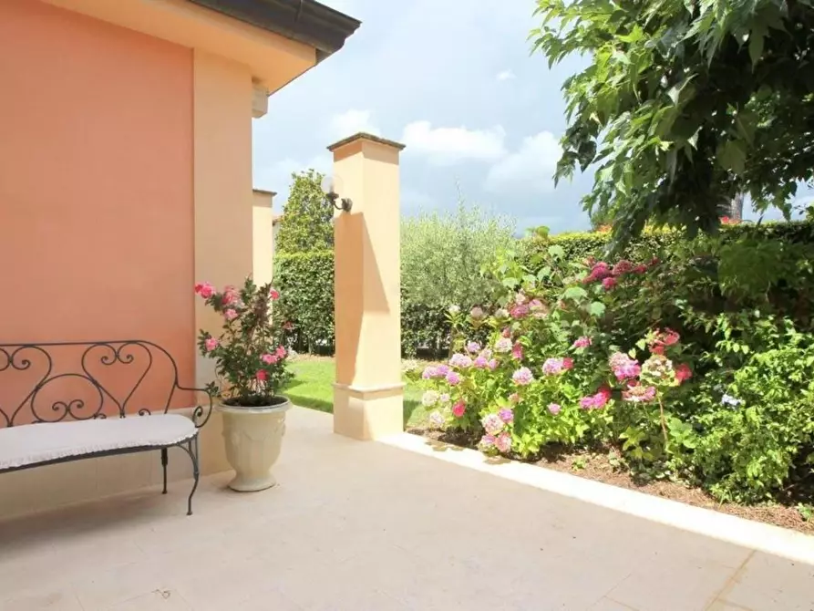 Immagine 7 di Villa in vendita  a Forte Dei Marmi