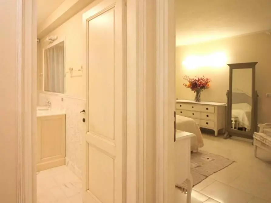 Immagine 18 di Villa in vendita  a Forte Dei Marmi