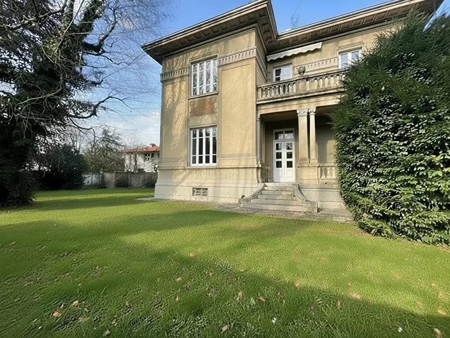 Immagine 1 di Villa in vendita  a Rovellasca