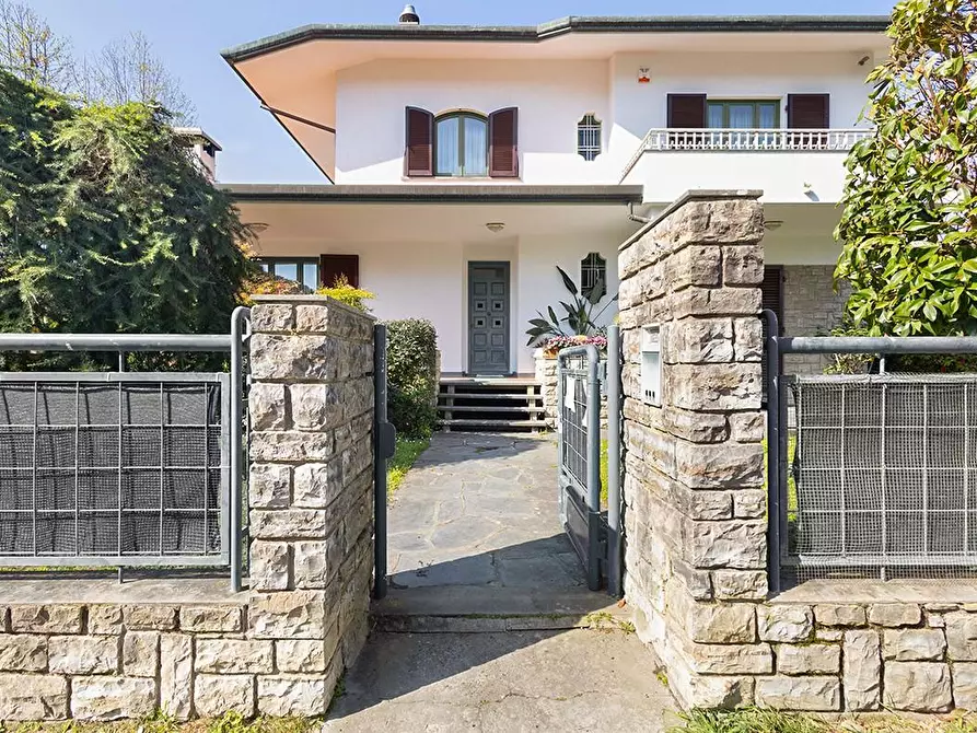 Immagine 3 di Casa indipendente in vendita  a Camaiore