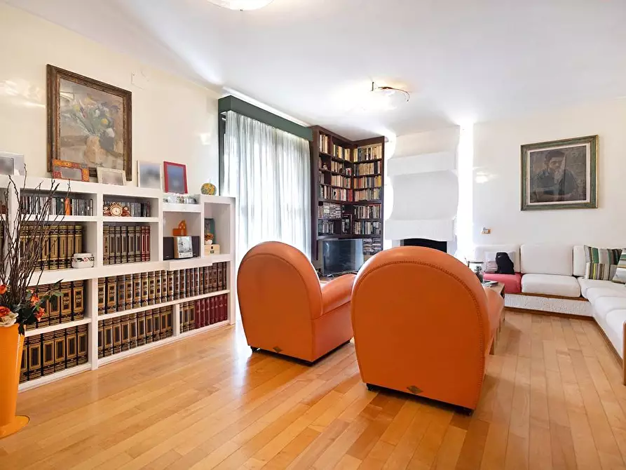 Immagine 9 di Casa indipendente in vendita  a Camaiore