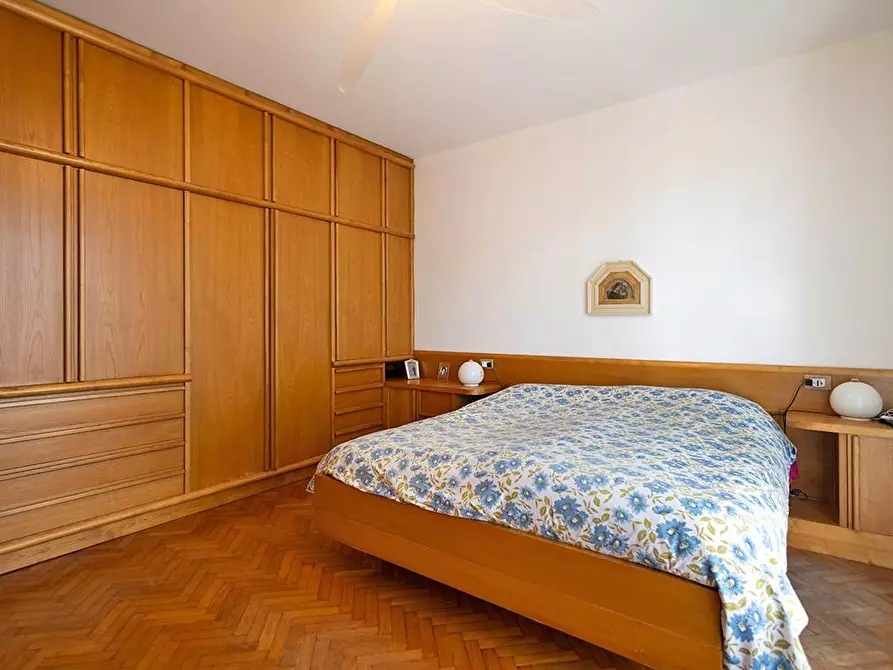 Immagine 17 di Casa indipendente in vendita  a Camaiore