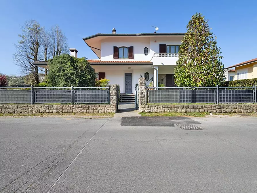 Immagine 2 di Casa indipendente in vendita  a Camaiore