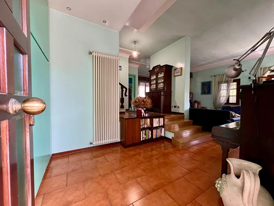 Immagine 4 di Villa in vendita  a Massa