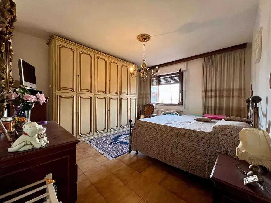 Immagine 27 di Villa in vendita  a Massa
