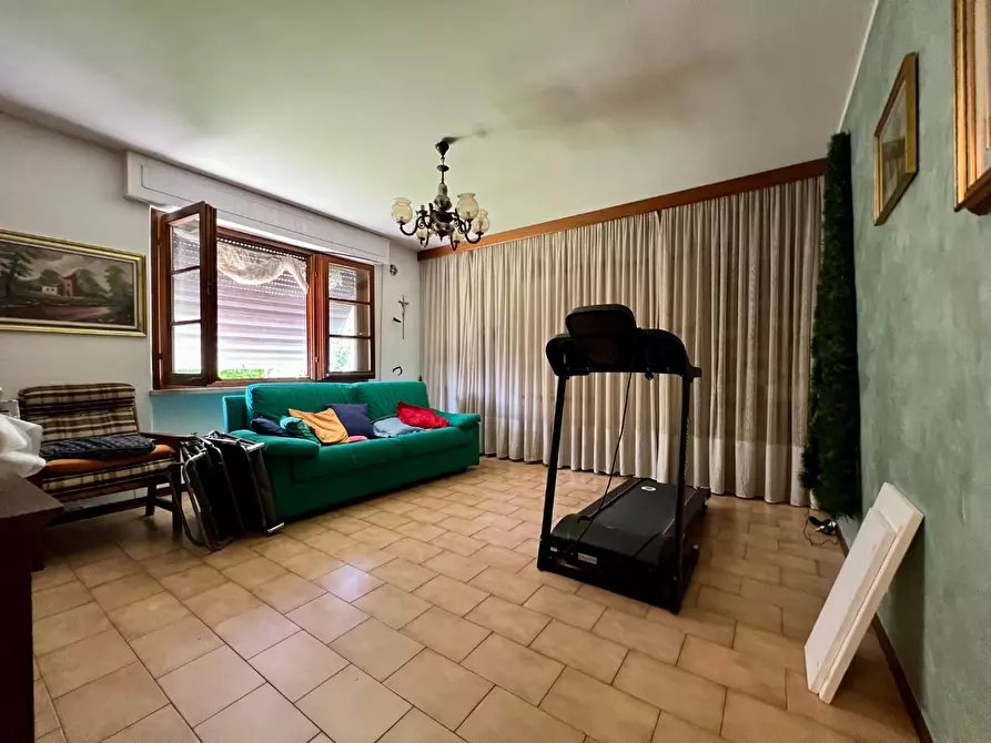 Immagine 34 di Villa in vendita  a Massa