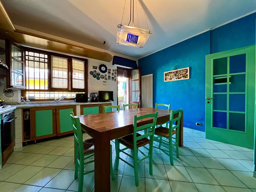 Immagine 13 di Villa in vendita  a Massa