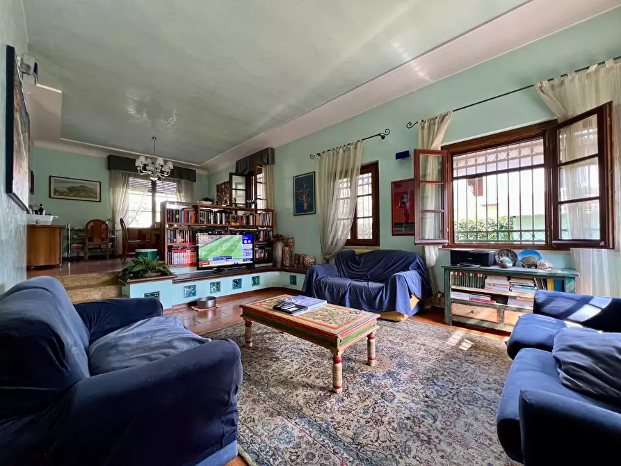 Immagine 7 di Villa in vendita  a Massa