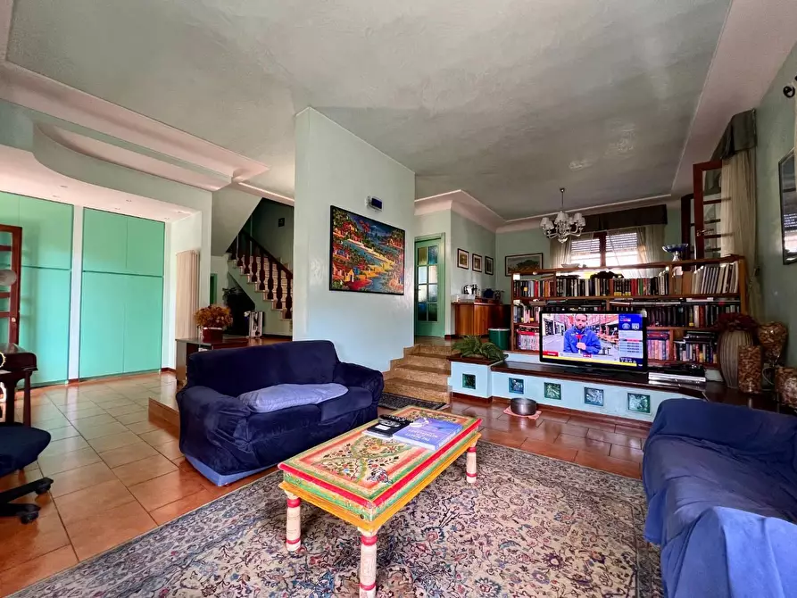 Immagine 6 di Villa in vendita  a Massa