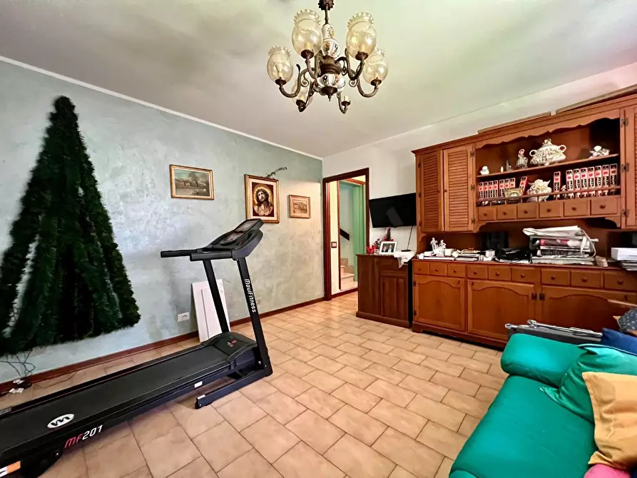 Immagine 35 di Villa in vendita  a Massa