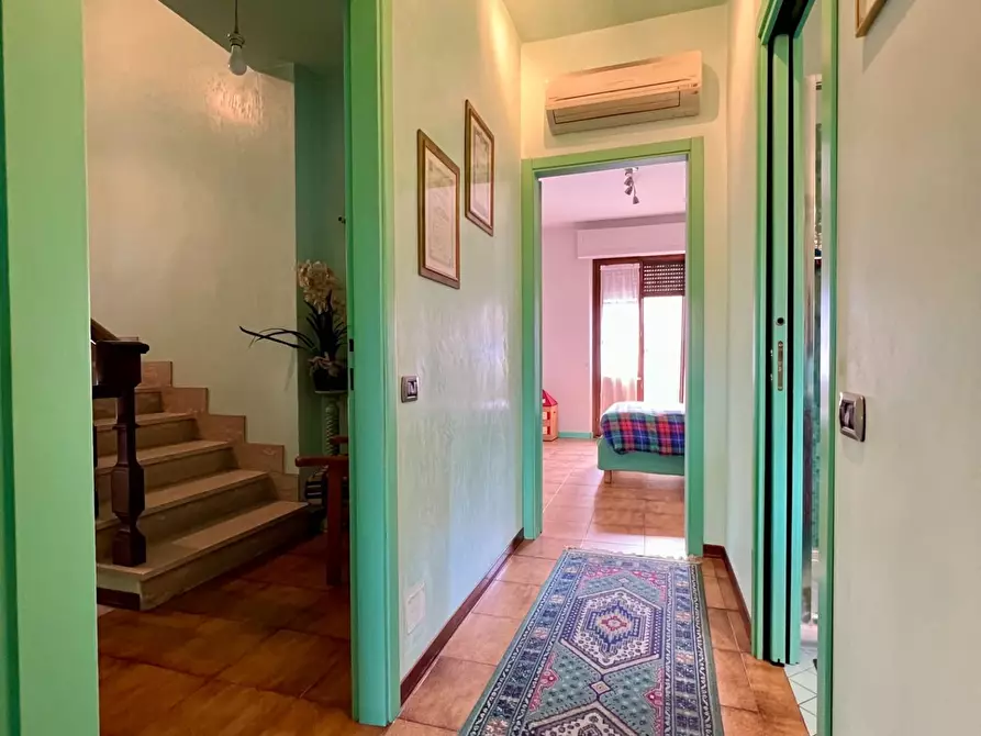 Immagine 15 di Villa in vendita  a Massa