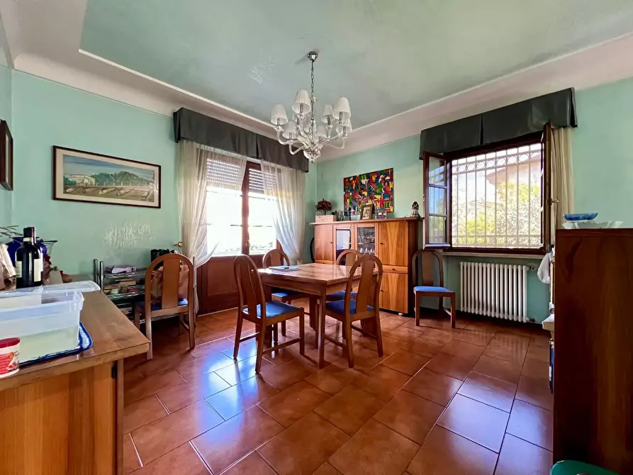 Immagine 8 di Villa in vendita  a Massa